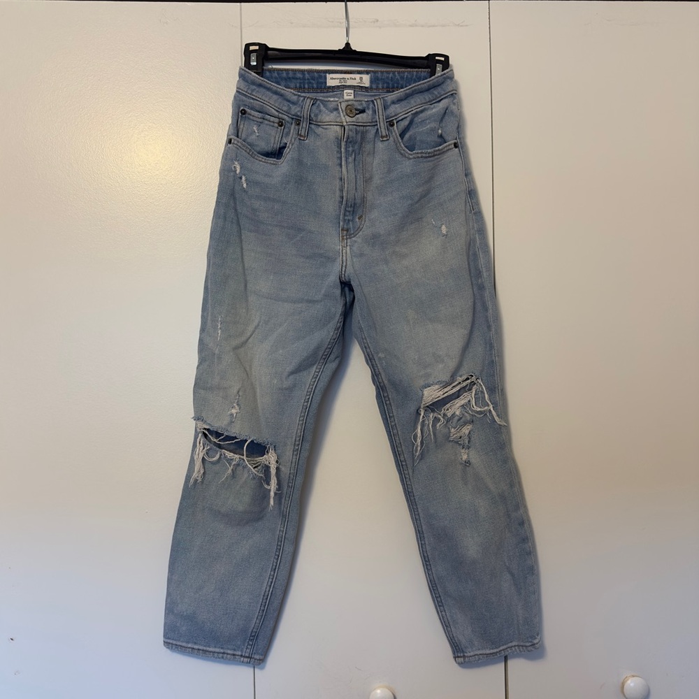 Abercrombie & Fitch Curve Love Mom High Rise Jeans | Light Wash